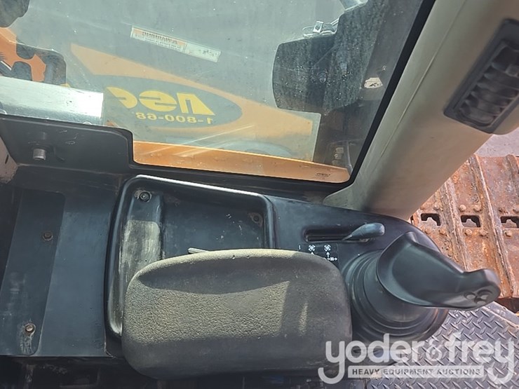 2016-case-750m-image-81