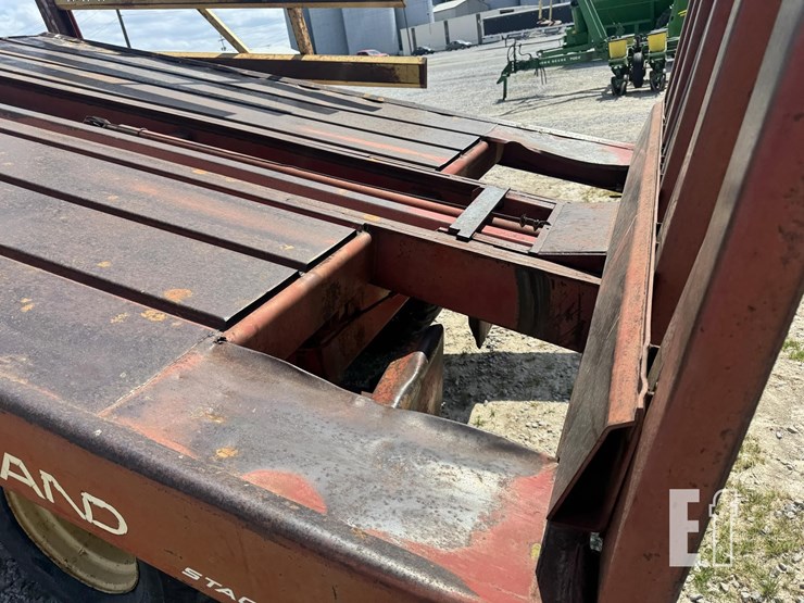 new-holland-1069-image-14