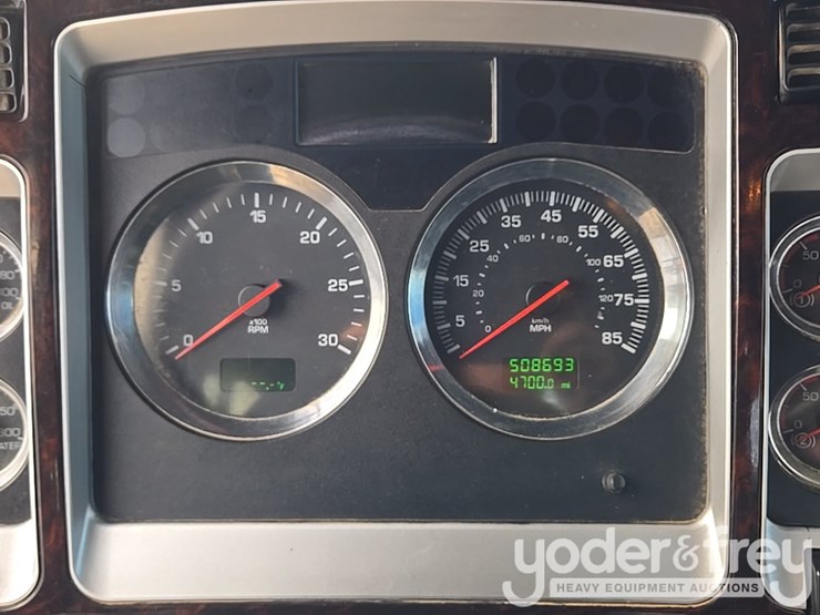 2014-kenworth-t800-image-152