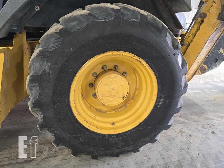 2011-deere-310j-image-32