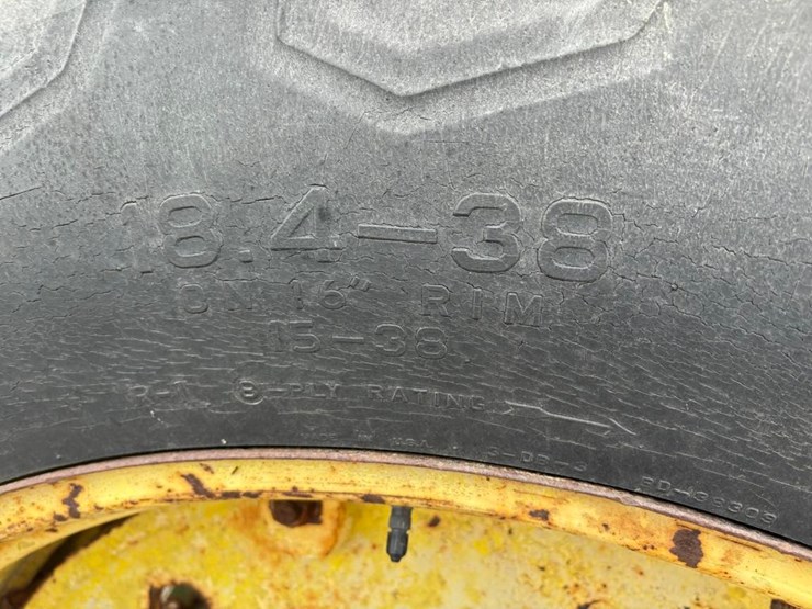 john-deere-4010-image-9