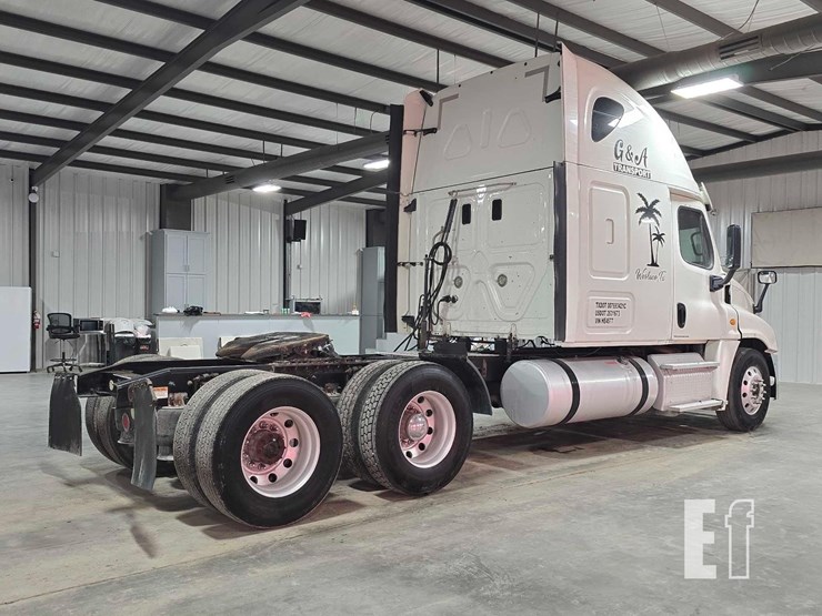 2016-freightliner-cascadia-125-image-3