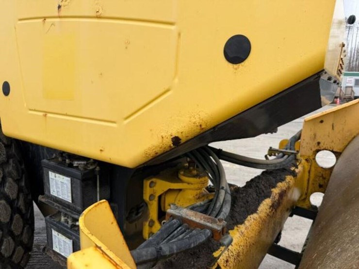 2011-bomag-bw211d-40-image-39