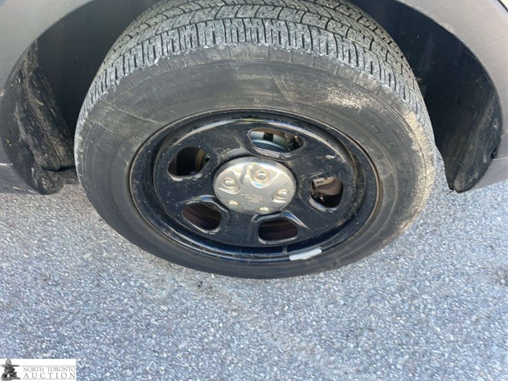 2019-ford-explorer-image-21