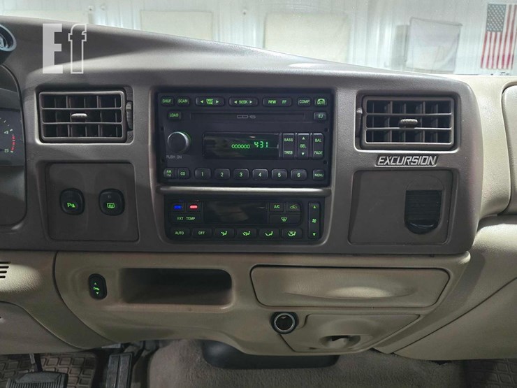 2005-ford-excursion-image-14