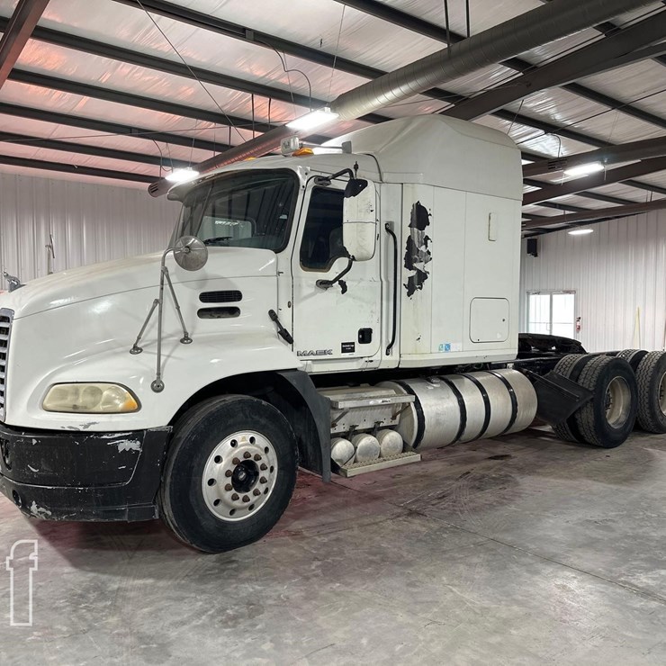 2010 MACK PINNACLE CXU613