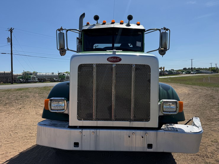 2020-peterbilt-367-image-2