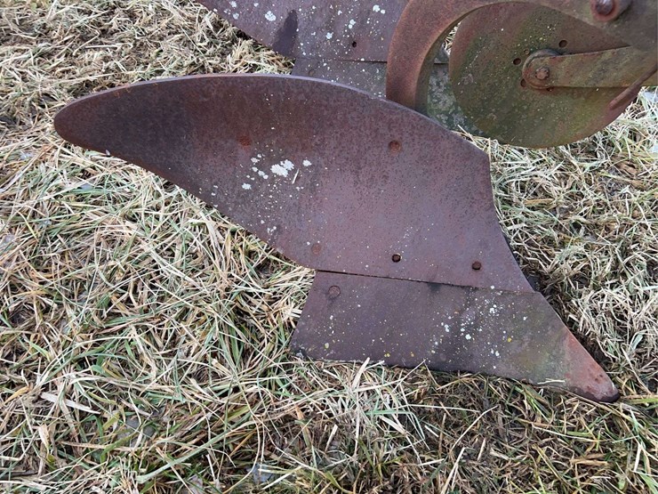 two-bottom-fordson-plow-image-16