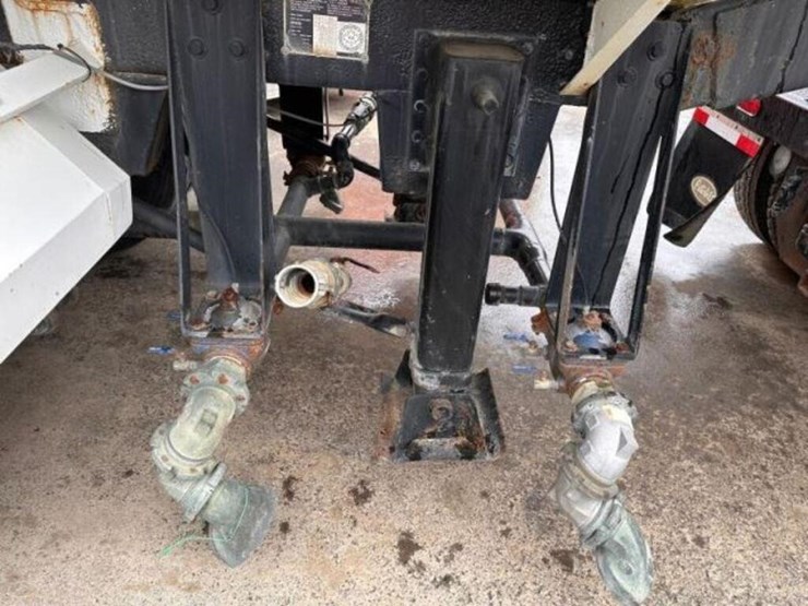 2008-peterbilt-335-image-53