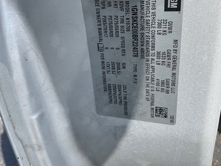 2011-chevrolet-tahoe-image-16