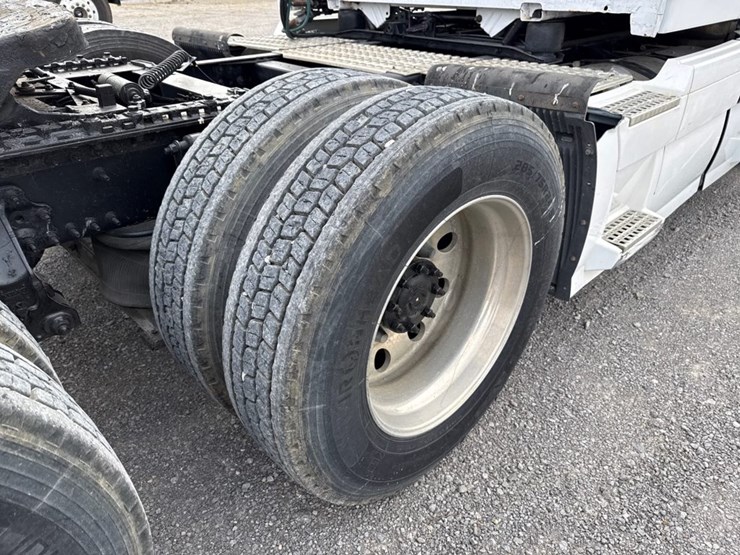 #31956-•-2012-volvo-vnl-tandem-axle-truck-tractor-image-35