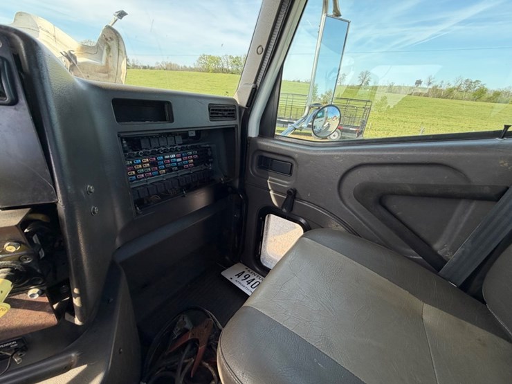 2000-international-9100-image-17