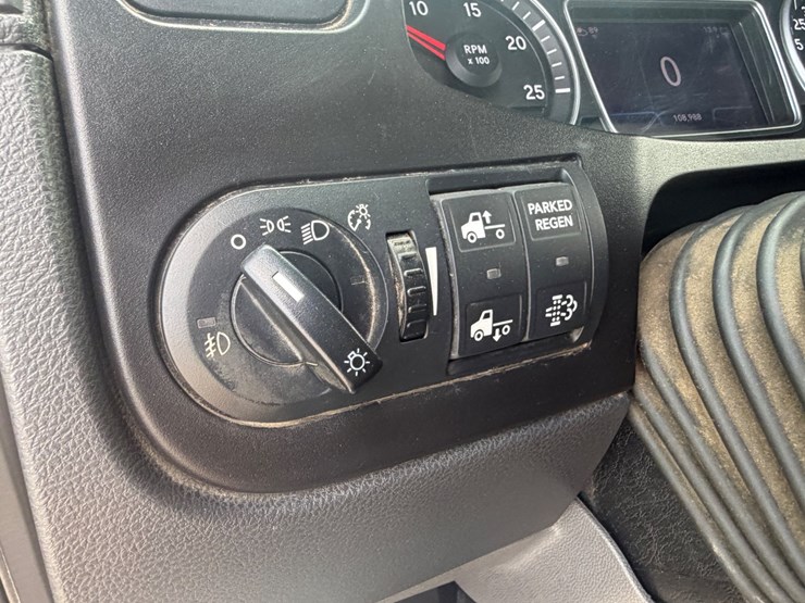 2024-international-hx620-image-36