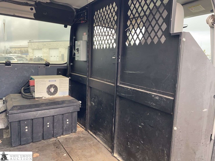 2009-ford-cargo-image-13