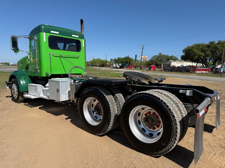 2020-peterbilt-367-image-7