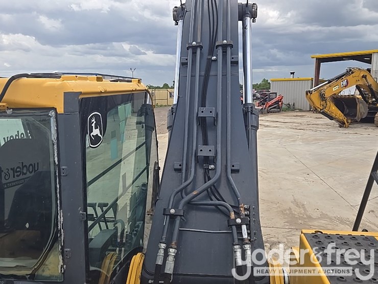 2017-deere-210g-lc-image-103