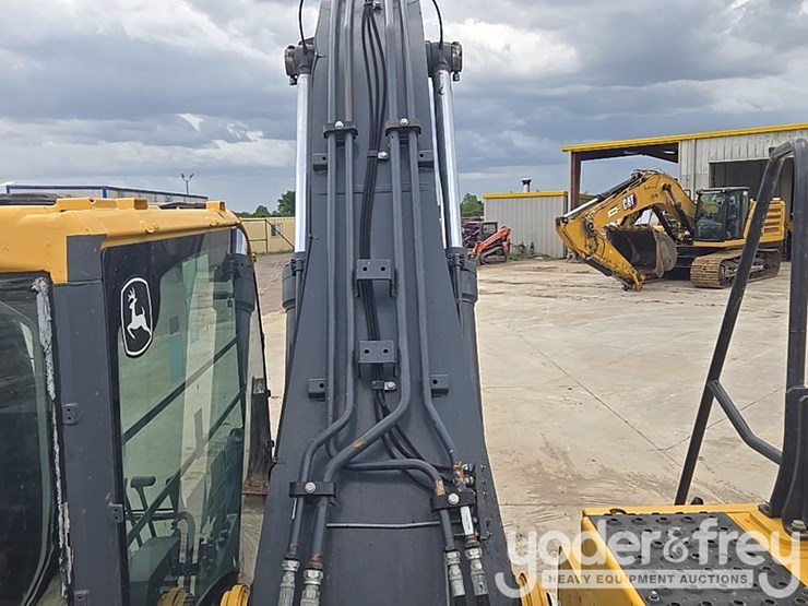 2017-deere-210g-lc-image-102