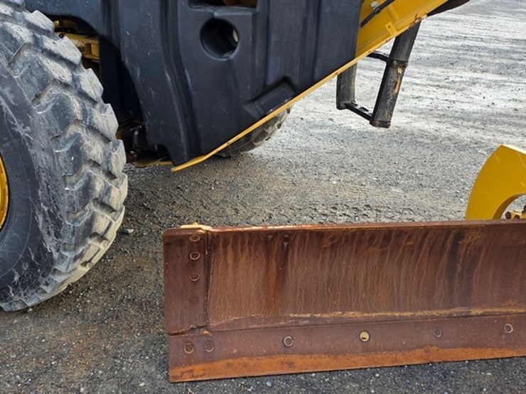 2020-caterpillar-140-image-35