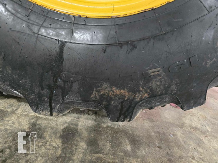 2013-deere-310k-image-34