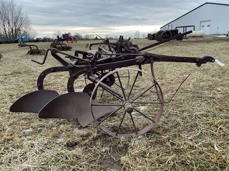 two-bottom-oliver-plow-image-2