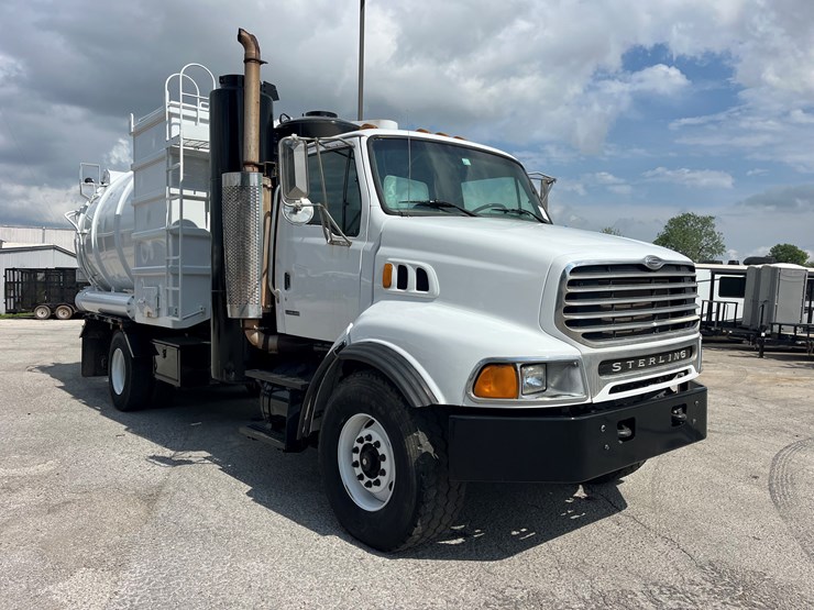 2005-sterling-lt9500-image-3