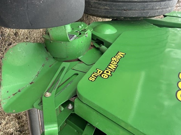 2011-john-deere-568-image-30