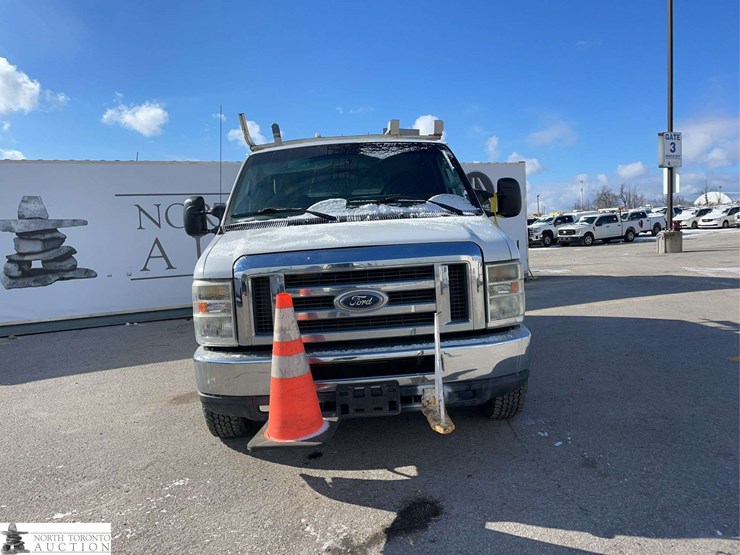 2011-ford-cargo-image-2