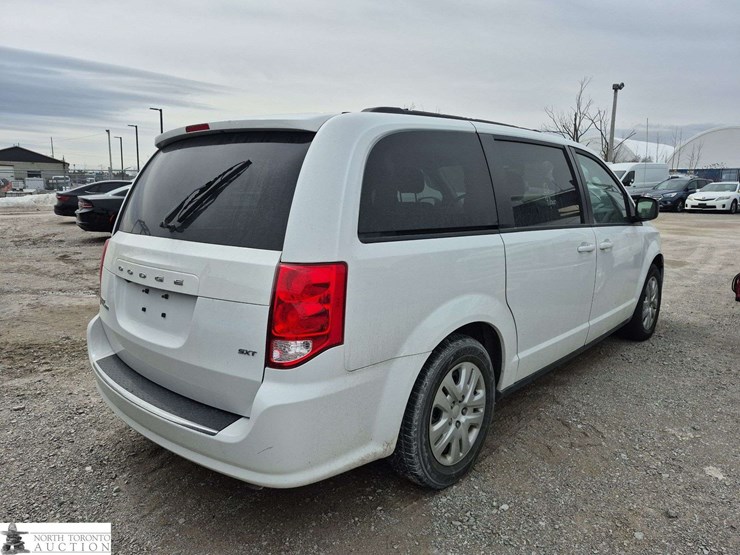 2020-dodge-grand-caravan-sxt-image-4