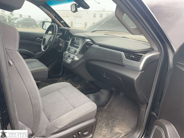 2017-chevrolet-tahoe-image-23