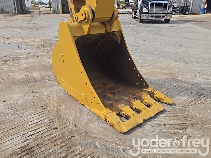 2019-caterpillar-336-image-21