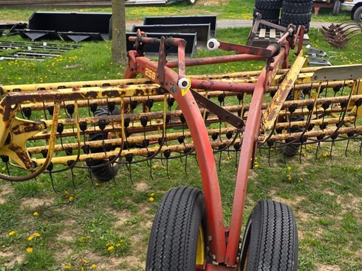 new-holland-258-image-18