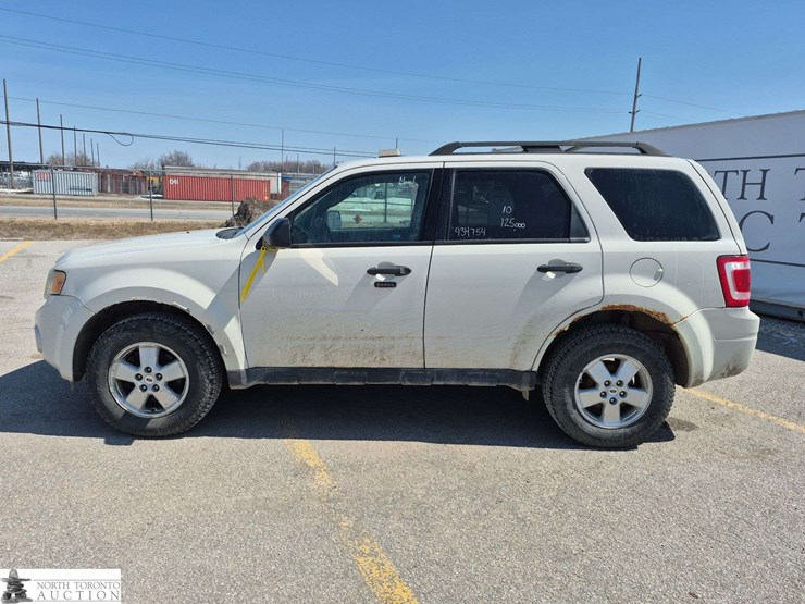 2010-ford-escape-image-8