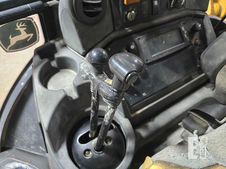 2011-deere-310sj-image-21