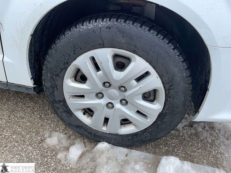 2014-dodge-grand-caravan-sxt-image-17