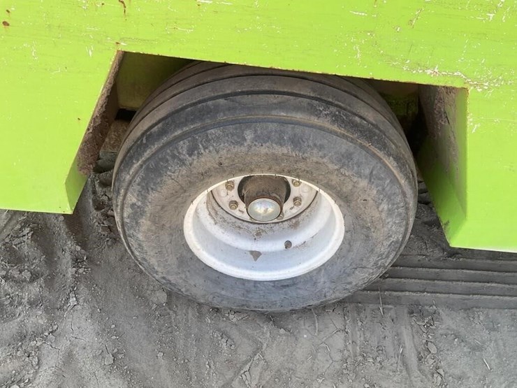 wilkey-lst400-9'x12'-hyd.-side-dump-nut-cart-image-9