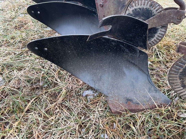 john-deere-four-bottom-plow-image-32