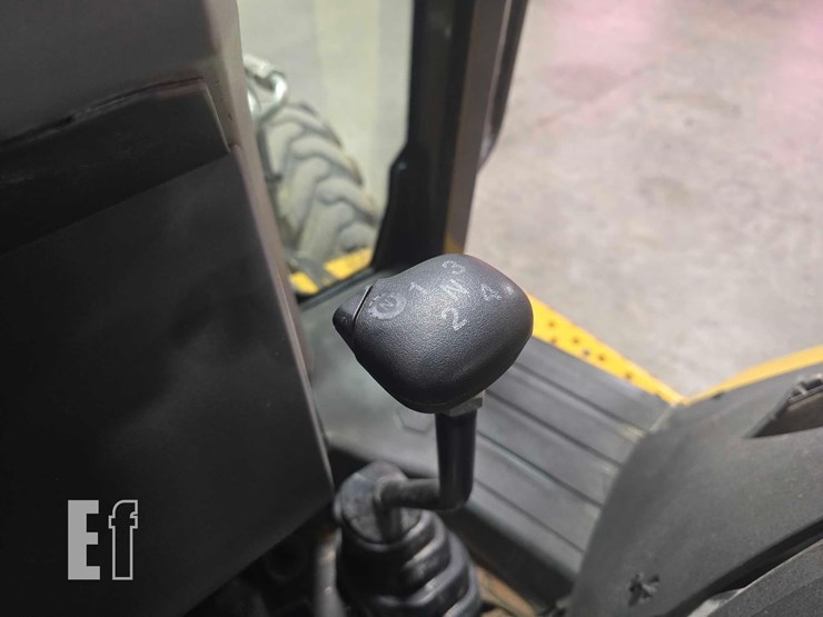 2021-caterpillar-416-image-24