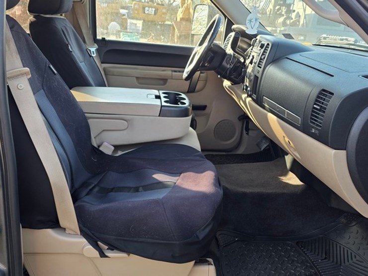 2011-chevrolet-2500-image-46