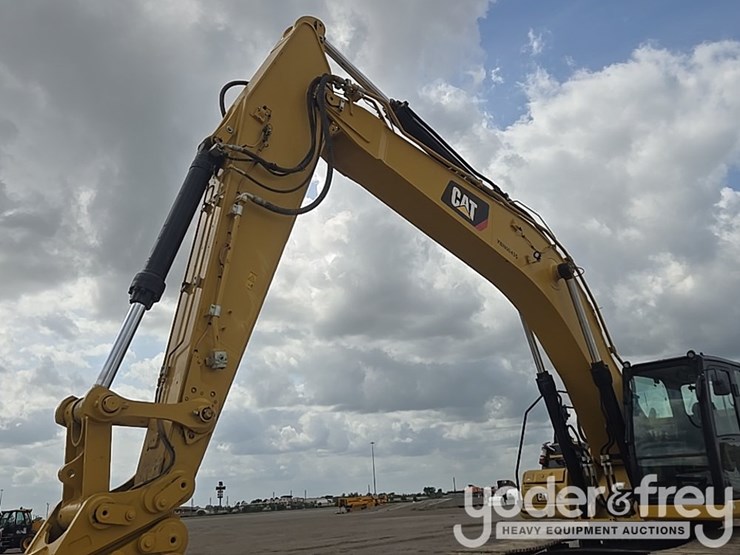 2019-caterpillar-336-image-32