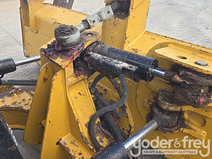 2021-caterpillar-d1-image-34