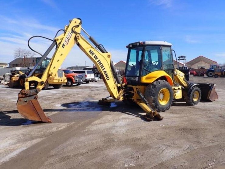 2012-new-holland-b95b-image-5