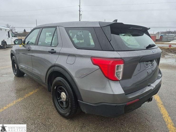 2020-ford-explorer-image-7