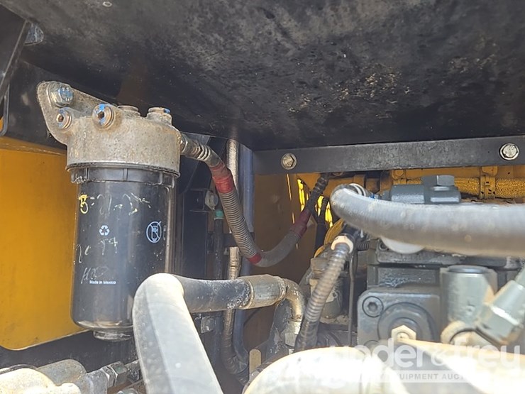 2017-deere-210g-lc-image-62