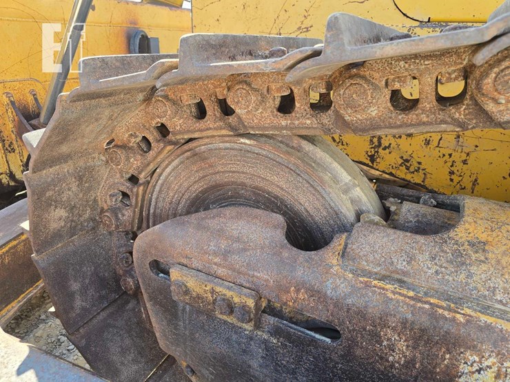 2006-deere-750j-image-26