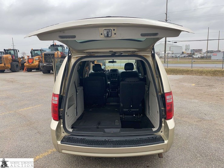 2010-dodge-grand-caravan-se-image-30