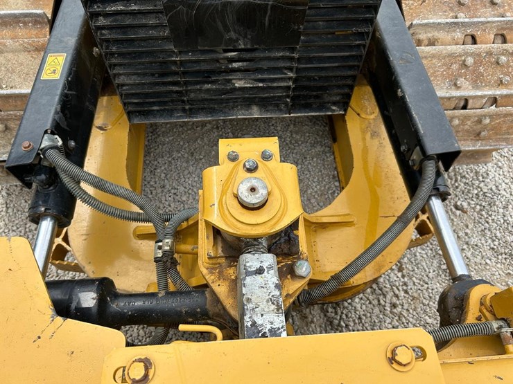 2021-caterpillar-d4-image-10