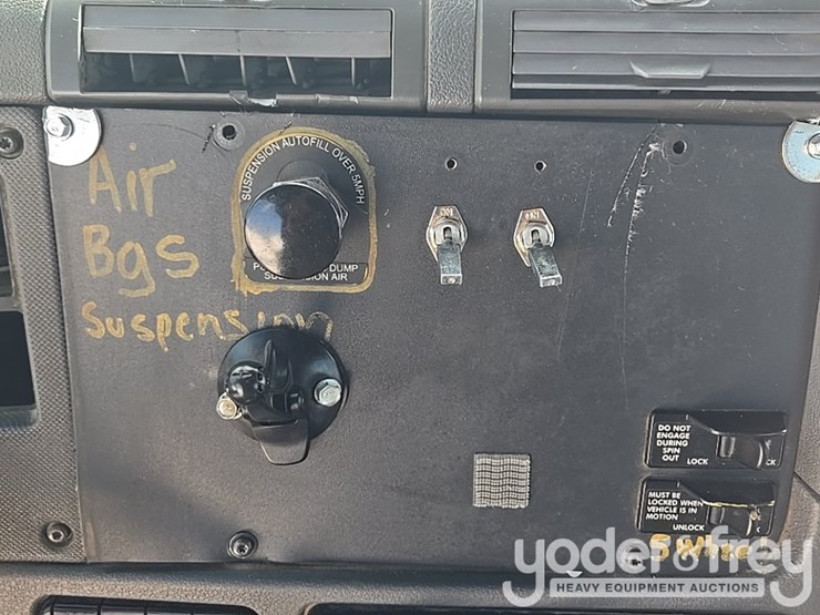 2014-freightliner-cascadia-113-image-108