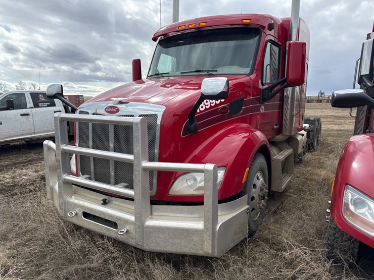 2018-peterbilt-579-image-1