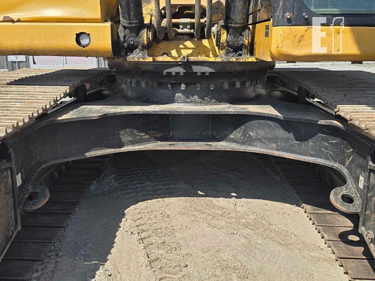 2020-caterpillar-323-image-29