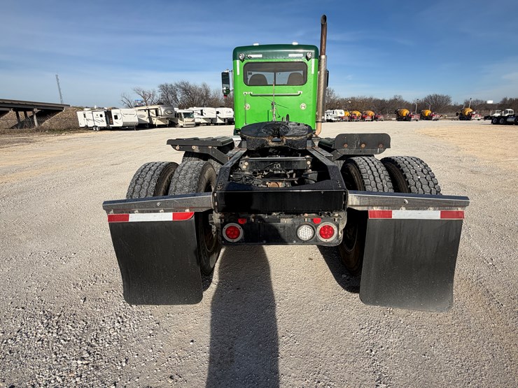 2021-peterbilt-367-image-7